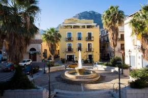 Отель Hotel La Piazzetta  Кастелламмаре Дель Гольфо